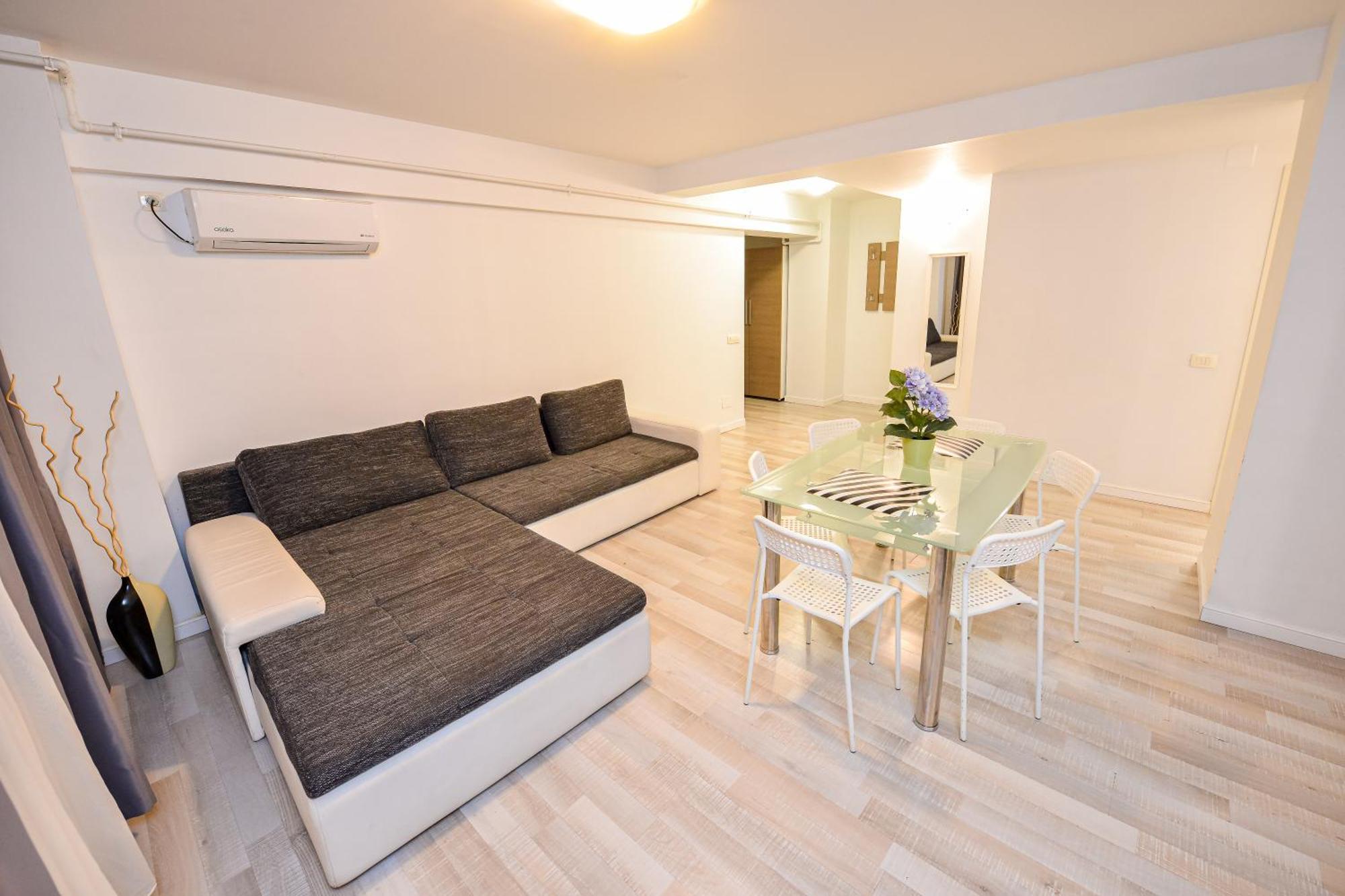 Dracula Adventure Tours Accommodation Bucharest Exterior photo