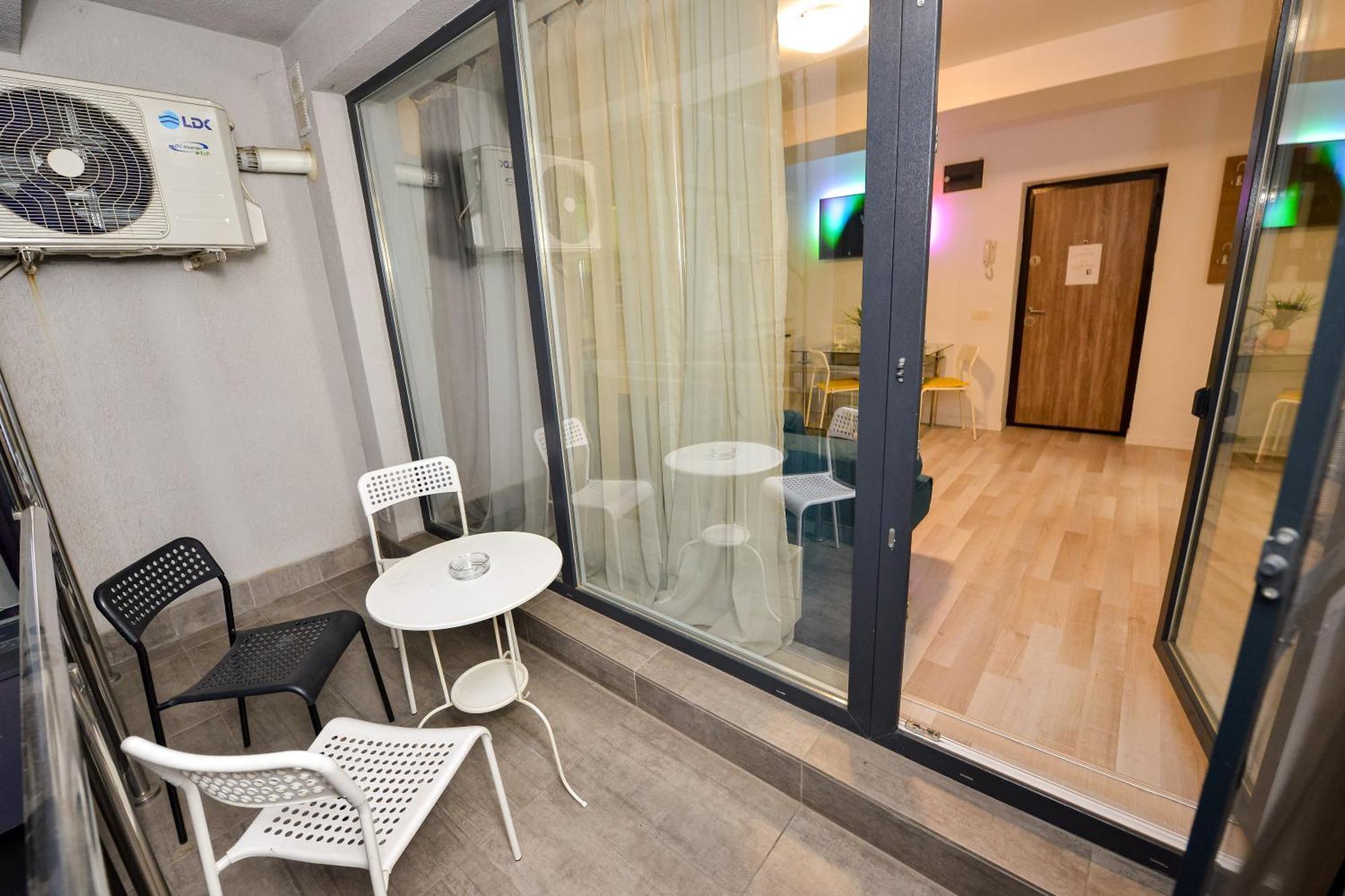 Dracula Adventure Tours Accommodation Bucharest Exterior photo