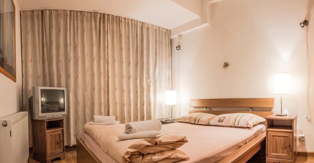 Dracula Adventure Tours Accommodation Bucharest Exterior photo