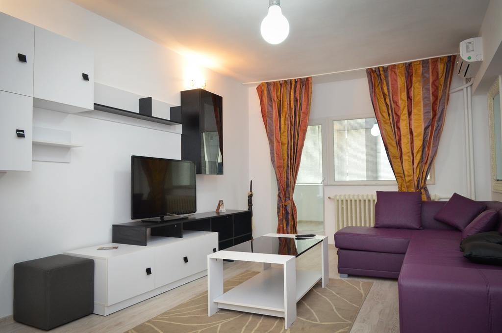 Dracula Adventure Tours Accommodation Bucharest Exterior photo